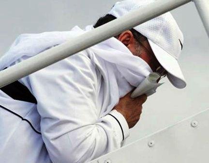 عبدالباسط المقرحي يتجه لركوب طائرة في مطار جلاسجو عقب الافراج عنه/ أمس